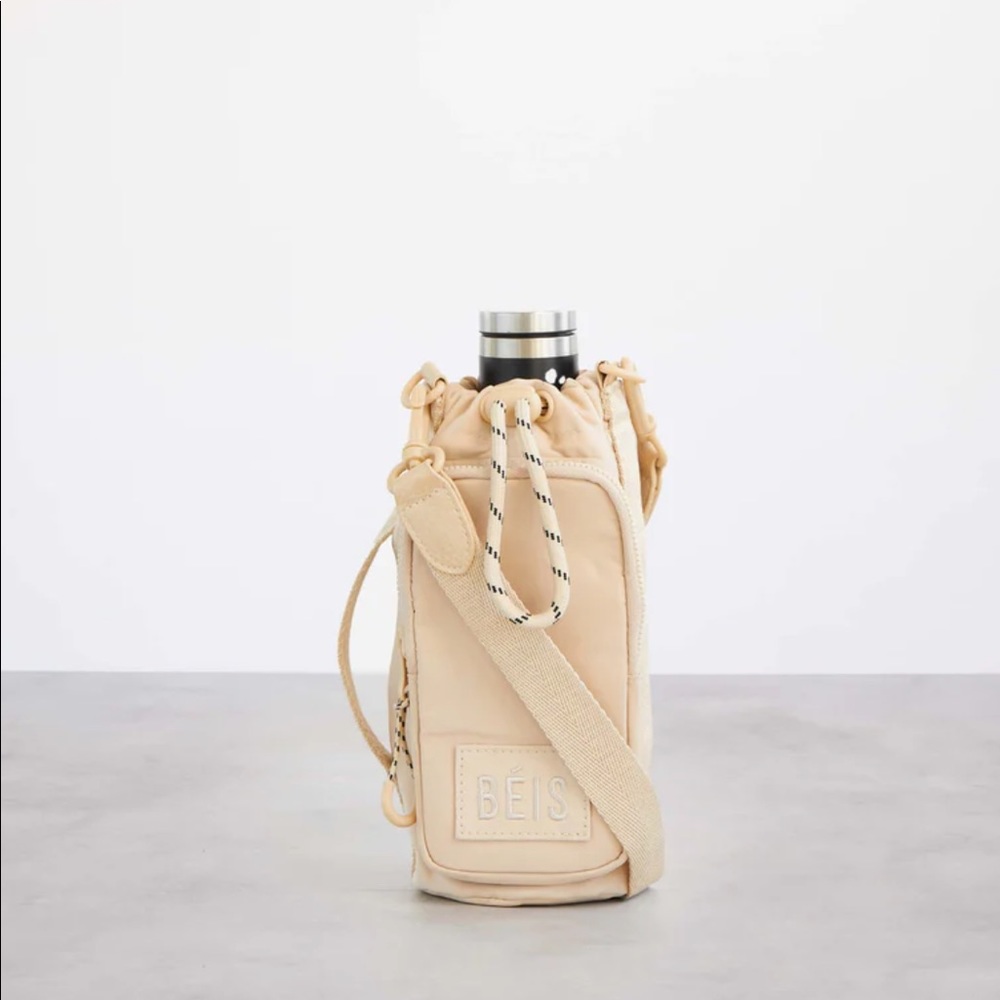 NWOT BEIS BOTTLE SLING